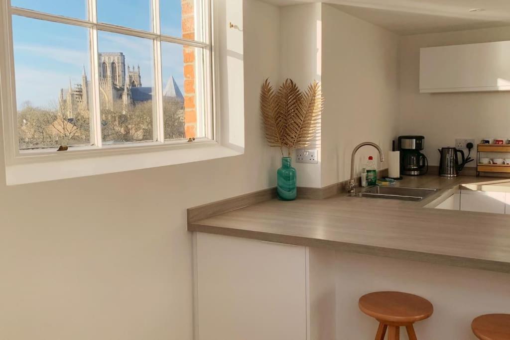 Betty'S Minster View - 6 Twins Or 3 Superkings -Central With Free Parking York Esterno foto
