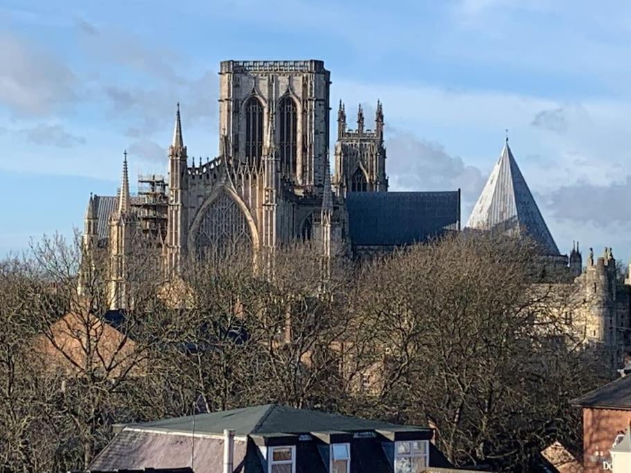 Betty'S Minster View - 6 Twins Or 3 Superkings -Central With Free Parking York Esterno foto