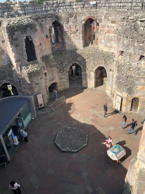 Betty'S Minster View - 6 Twins Or 3 Superkings -Central With Free Parking York Esterno foto